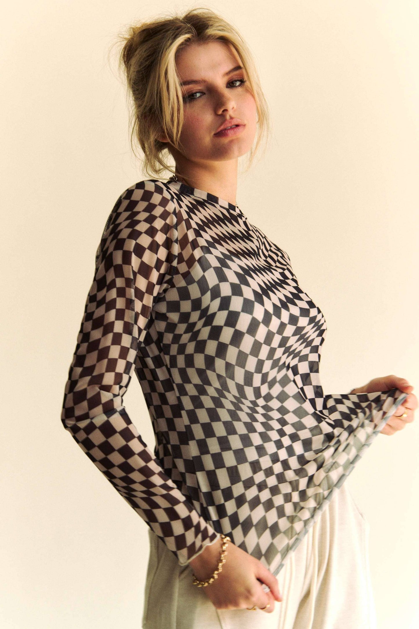 CHECKER BOARD MESH LAYERING SEE THROUGH TOP: IVORY TAUPE / L