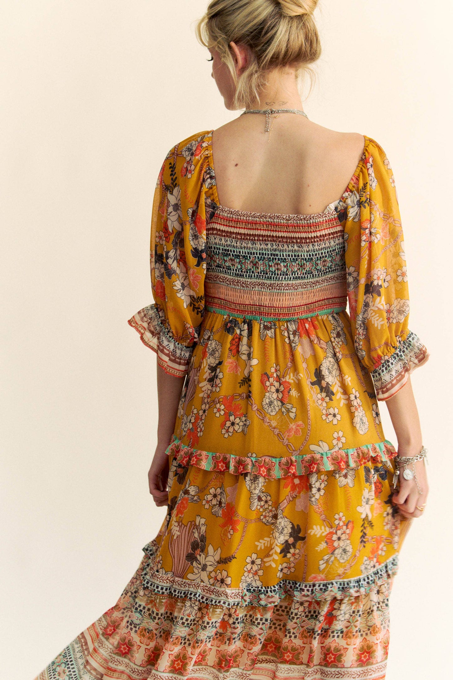 PLUS PRINTED RUFFLE SMOCKED MIDI DRESS: 3XL / Mustard